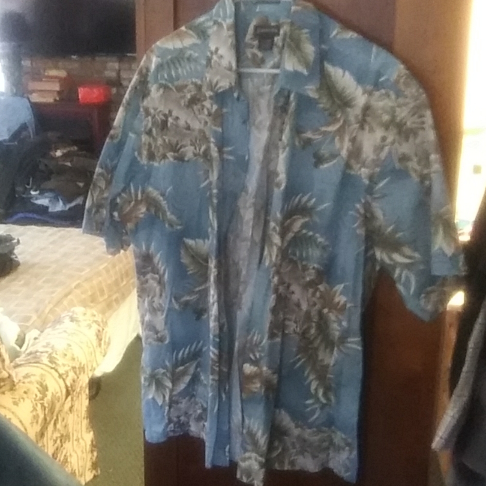 Men's button down Hawian shirt